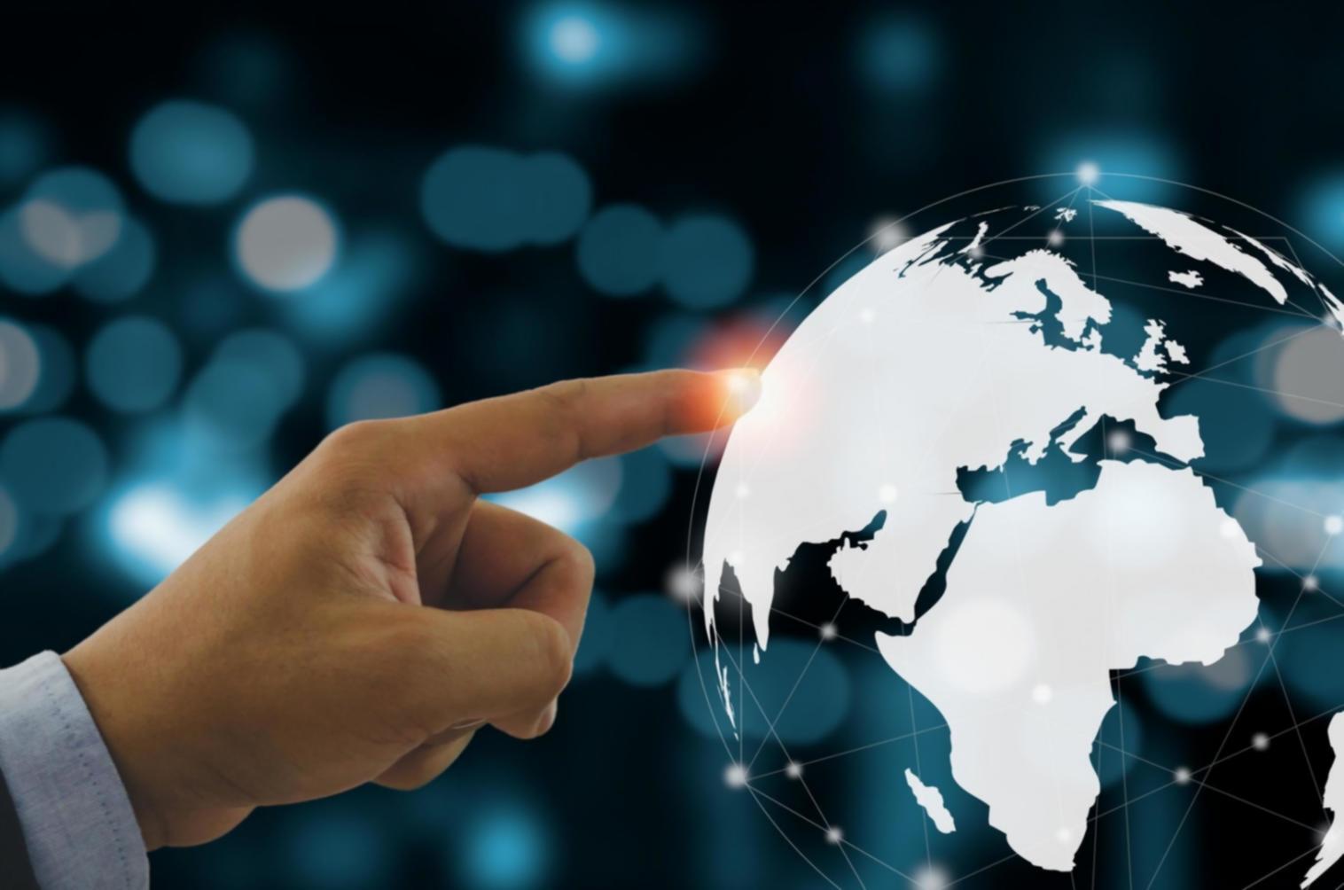 Moderne Robotik-Arbeitsumgebung mit KI-Systemen