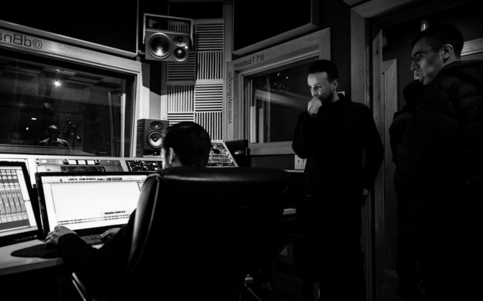 Praktische Arbeit an Robotersystemen mit KI-Integration